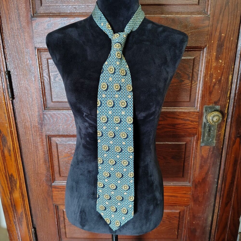VTG Silk Nautica Old Money/Western Neck Tie Geometric Medallion Pattern